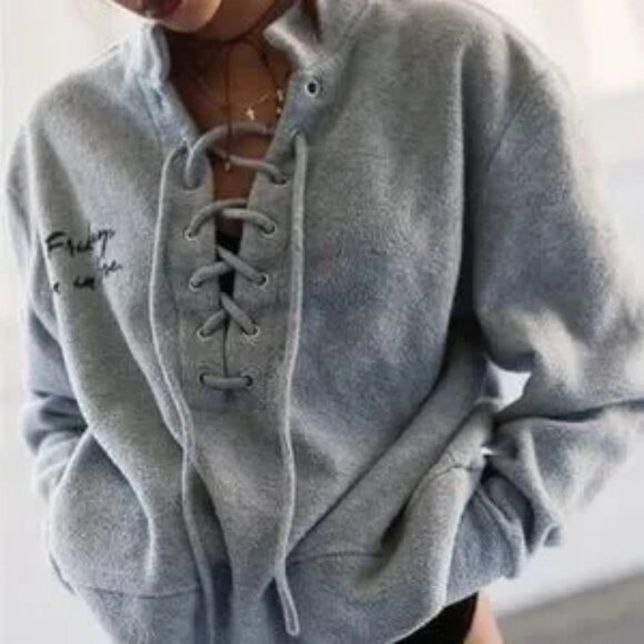 NWT REVOLVE Daydream Nation “Friday I'm in Love” Pullover Rain Cloud Grey Small - Picture 3 of 10